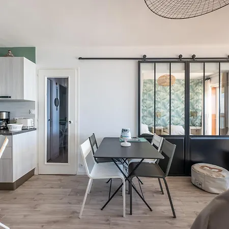 3* Face A La Avec Balcon Et Cuisine Equipee - Fr-1-197-587 *