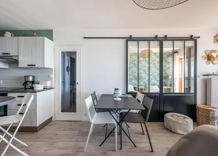 3* Face A La Avec Balcon Et Cuisine Equipee - Fr-1-197-587 *